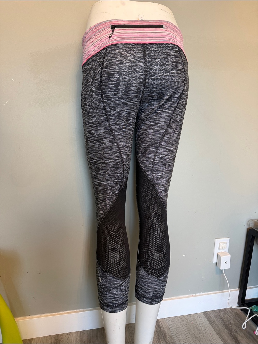 Lululemon size 8 leggings